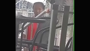 ตีเเผ่โซเชียล! เอ้าเหี้ยละ ! สาวโมโหหนักโรคจิตชักว่าวหน้าร้าน ไม่เเคร์สายตาผู้คน HD