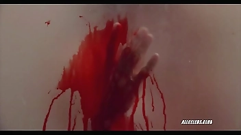 Linnea Quigley in m. Weapon 1990