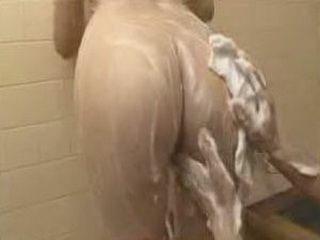 Japanese Beauty Fucking in the Bathtub with Shampooing Duty