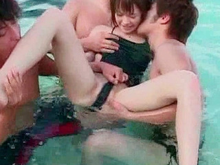 Horny Nipsucking Outdoors: Slurping on Big Peens in Public